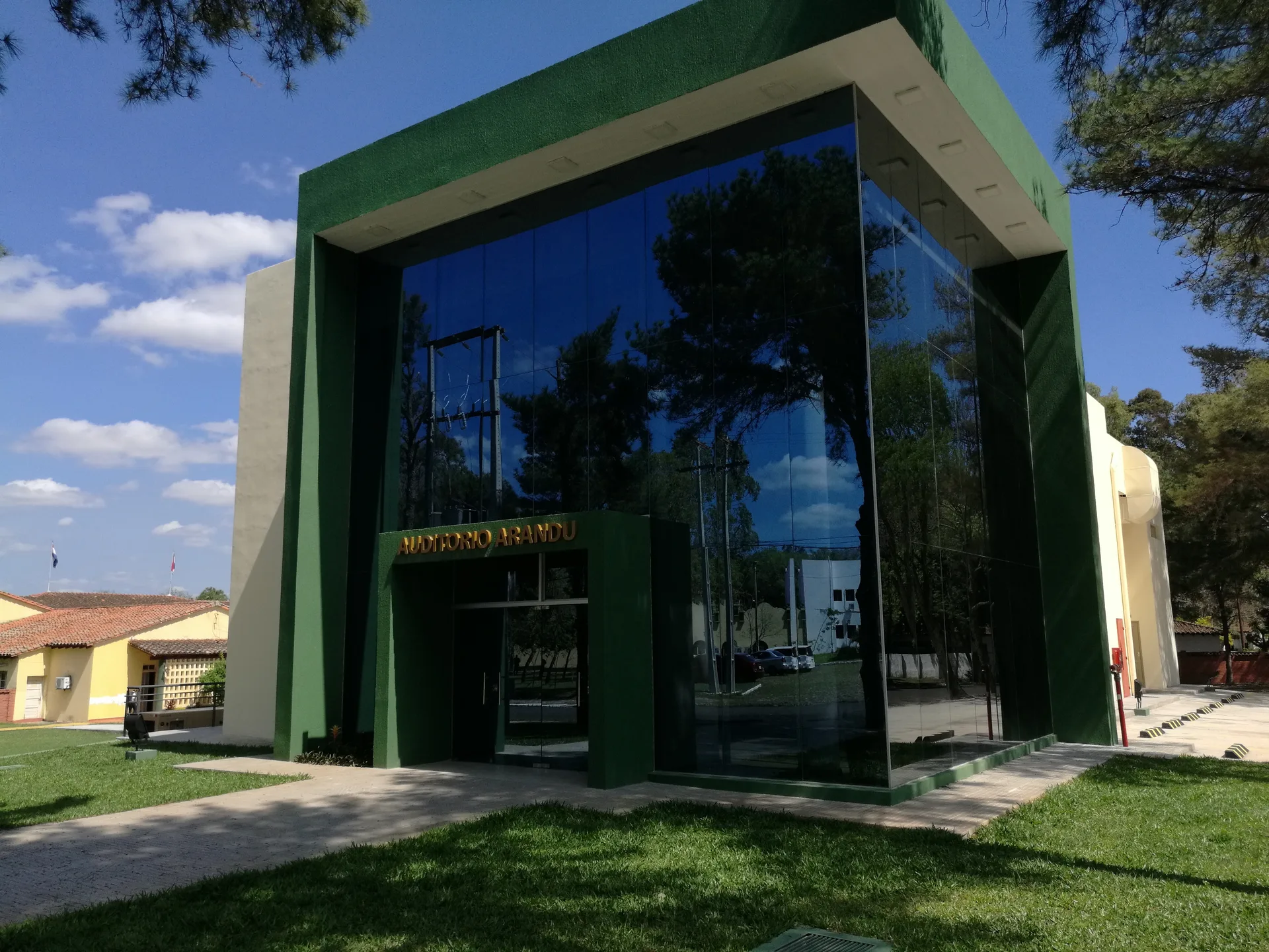 Salón Auditorio Arandú – Ex Caballería – Loma Pyta, Asunción | VIPAR